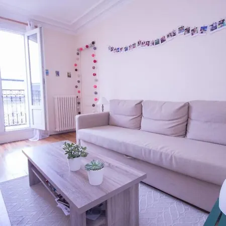 Hostnfly - Superb And Bright Near The Sacre-coeur